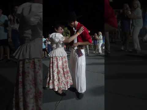 Festival del Chamamé: joven le pidió matrimonio a su novia mientras bailaban