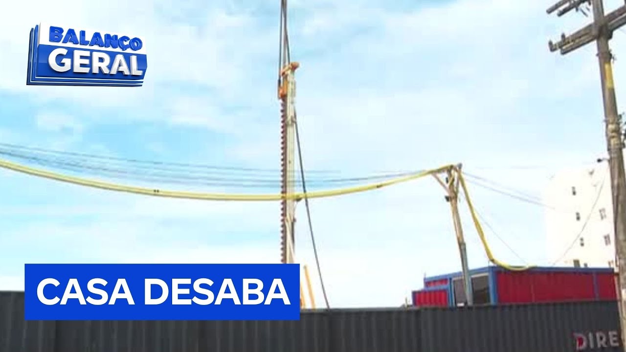 Casa é atingida por escombros durante demolição de prédio em Salvador (BA)