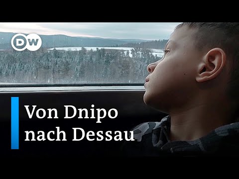 Fünf Tage auf der Flucht - wie eine fünfköpfige ukrainische Familie nach Dessau kam | DW Nachrichten