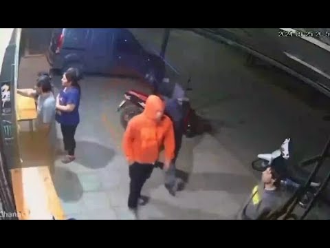 Brutal asalto en un kiosco: a los tiros, atacaron a los clientes en la vereda