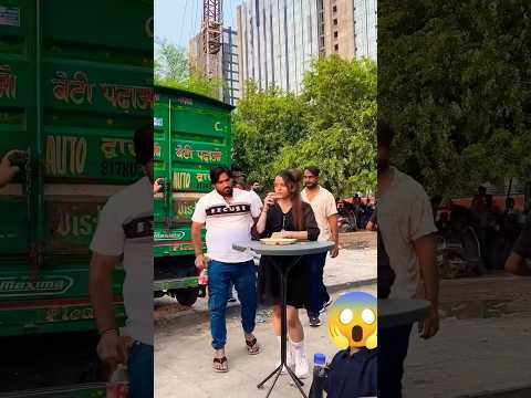 ये लड़की तो सीधा झटका खा गई बाबा 😅 #funny #trending #shortsfeed #comedy