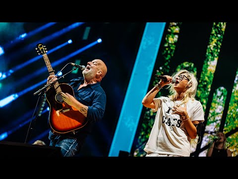 Registratie van 'Hoe hou ik dit vast' live op Concert at SEA. Opgenomen op zaterdag 28 juni 2025 op de Brouwersdam in Zeeland.

Concert at SEA 2026 vindt plaats op 25 + 26 + 27 juni ☀️ Kijk voor meer informatie op https://www.concertatsea.nl

Volg BLØF ook via:
https://facebook.com/blofband
https://instagram.com/blof
https://twitter.com/blof 
https://tiktok.com/@blofband
https://youtube.com/user/bloftv
https://open.spotify.com/artist/0KQX2wRHV2VLjuscfJFNxB
https://music.apple.com/nl/artist/blof/16334606
https://blof.nl

#BLØF #Bente #HoeHouIkDitVast #ConcertatSEA