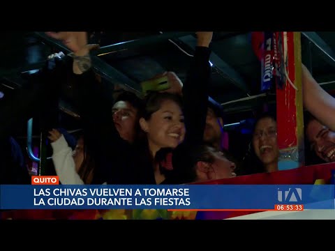 Las tradicionales chivas han invadido las calles de Quito