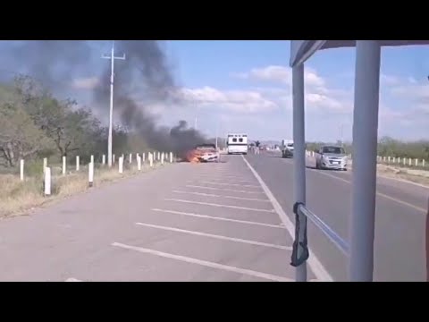 Se incendia automóvil sobre carretera Cedral a Vanegas