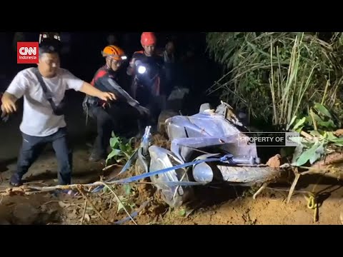 Ikuti Peta Digital, Pasutri Naik Motor Masuk Jurang. 1 Tewas