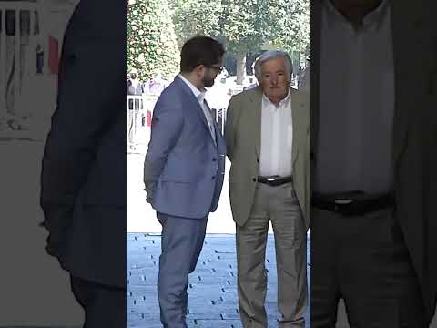 Así fue la llegada de José Pepe Mujica a la Moneda junto a Boric #shorts