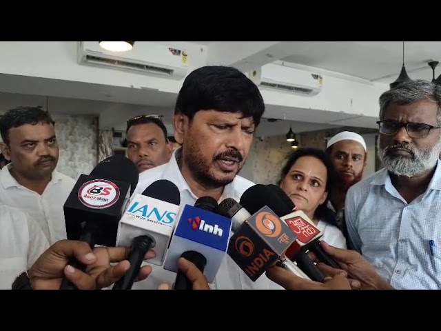 #news #chhattisgarh #politics #congress #ramdasathawle 

Ed भूपेश बघेल इस पूरे मामले पर केंद्रीय सामाजिक न्याय एवं अधिकारिता राज्य मंत्री रामदास आठवले ने भी बयान दिया। उन्होंने कहा की ईडी एक स्वतंत्र संस्था है, वह बिना सबूत के कोई कार्रवाई नहीं करती। भूपेश बघेल के बेटे को गिरफ्तार किया गया है, तो जरूर कुछ गड़बड़ हुआ होगा। उन्होंने यह भी कहा कि जब वे छत्तीसगढ़ विधानसभा चुनाव के दौरान राज्य में आए थे, तभी महादेव सट्टा ऐप घोटाले की चर्चा जोरों पर थी। आठवले ने स्पष्ट किया कि ईडी का सरकार से कोई संबंध नहीं है, वह कानूनी प्रक्रिया के अनुसार काम करती है।

बाईट-2- रामदास आठवले,केंद्रीय सामाजिक न्याय एवं अधिकारिता राज्य मंत्री