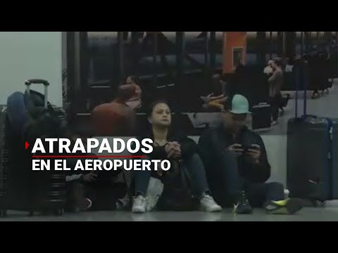 Vestidos y alborotados. Dejan a decenas sin vuelos en el Aeropuerto Internacional de Monterrey