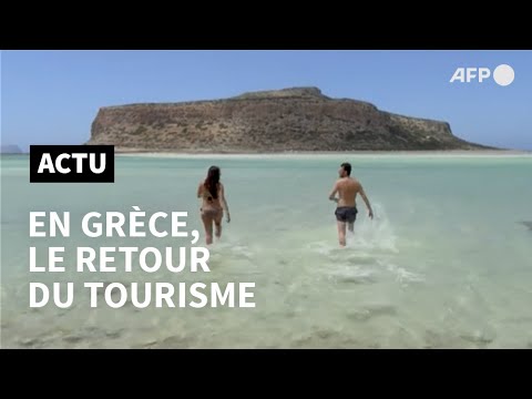 Le retour à la vie normale: la joie des touristes sous le soleil grec | AFP
