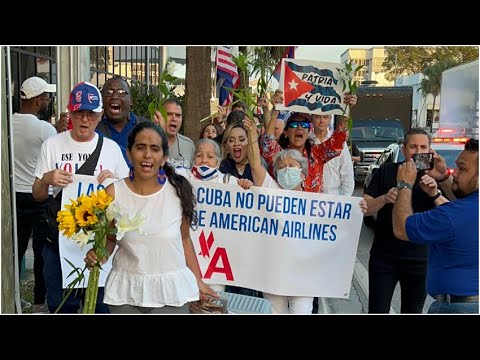 Anamely Ramos y varios cubanos marchan por Miami para protestar contra American Airlines