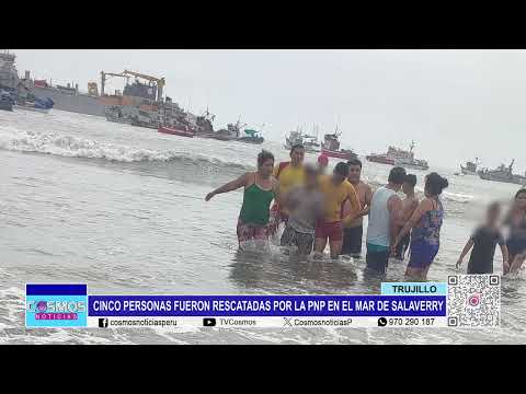 Trujillo: cinco personas fueron rescatadas por la PNP en el mar de Salaverry