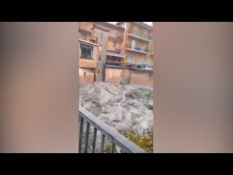 Maltempo in Emilia Romagna, il video del Nure che straripa: allagamenti e frane