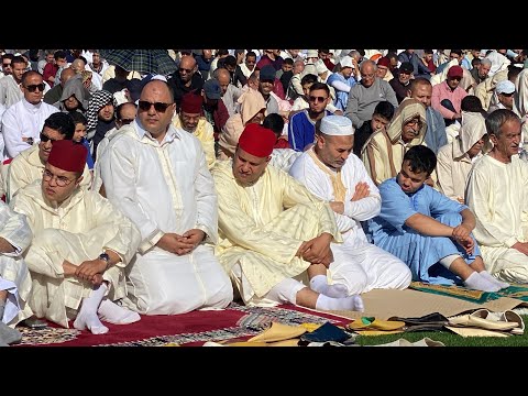 بتهلايلات وتكبيرات… آلاف المصلين يؤدون صلاة العيد بساحة الشبية بالناظور.