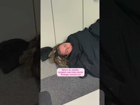 Wer hat auch so kleine Kolleg:innen?😂  #bipa #shorts #officelife #officefun #workbesties