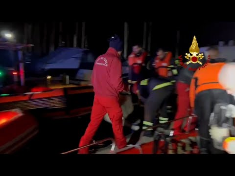 Ascienden los muertos por el vuelco de un barco en un lago de Italia