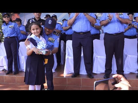 Más de 10 mil hijos de oficiales de Policía reciben paquetes escolares