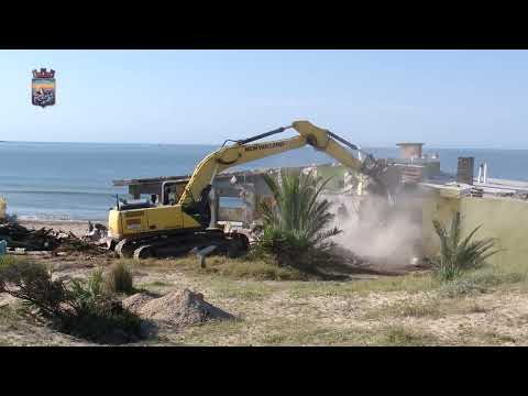 IDM demolió parador en Playa Grande y continúa con la recuperación del espacio costero