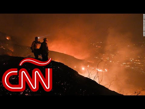 Los descontrolados incendios en California obligan a las autoridades a dictar ordenes de evacuación
