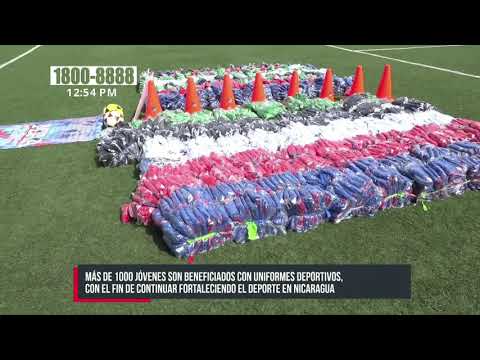 Gobierno entrega mil 200 uniformes a jóvenes deportistas - Nicaragua