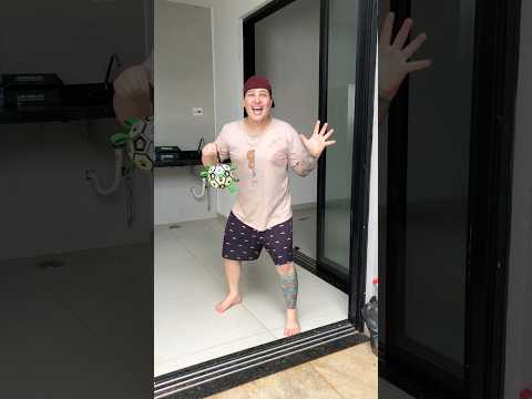 QUANDO O FILHO DESOBEDIENTE ACERTA A BOLA NA CABEÇA DA VEIA BRAVA 😂 #shorts