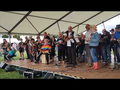 The Shropshire Ukulele Massive at Shrewsbury Folk Festival 2023 03 You Are My Sunshine.