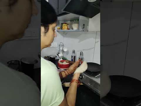 सबको 2रोटी की पड़ी है 🤣#comedy #dailyshorts #funnyshorts #shortvideo #shorts #funny #dailyupdates