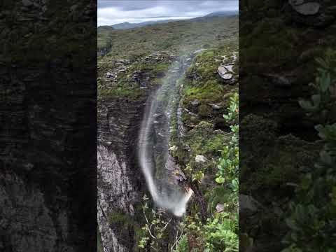 Ngọn thác chảy ngược