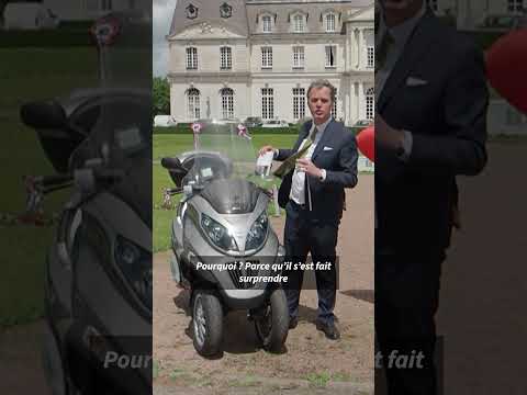 Le scooter de François Hollande adjugé 20.500 euros