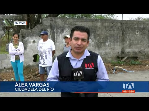 Moradores de la Ciudadela del Río, en Guayaquil, piden el arreglo de una pared en mal estado