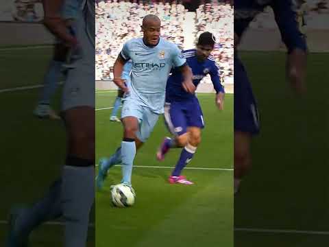 👑 KING KOMPANY showing his STRENGTH 💪 #mancity #football #shorts #shortsvideo #shortsfeed #skills