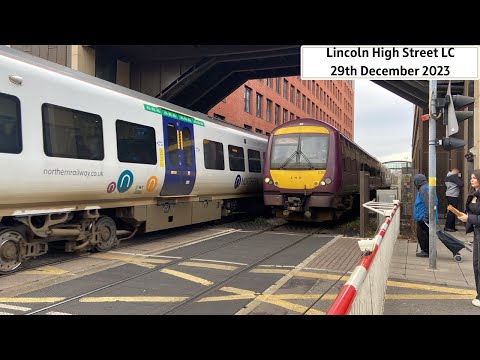 *Double Pass* Lincoln High Street Level Crossing (29/12/2023)