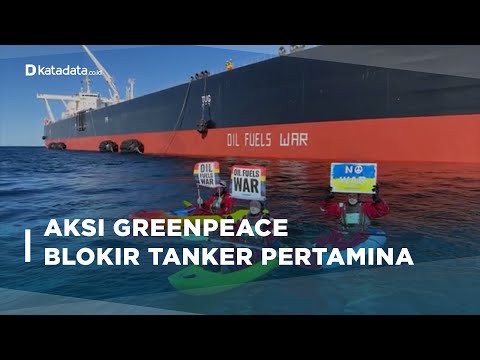 Dukung Ukraina, Greenpeace Blokir Kapal Tanker Pertamina dari Rusia | Katadata Indonesia