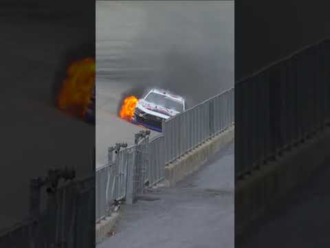 ¡INCREÍBLE! Un coche en LLAMAS  Sieg tuvo que salir corriendo para escapar del fuego #NASCARenDAZN