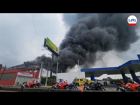 Incendio en bodega en San Salvador | #EnVivo