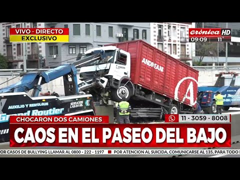 Chocaron dos camiones en el Paseo del Bajo: hay caos de tránsito en el lugar