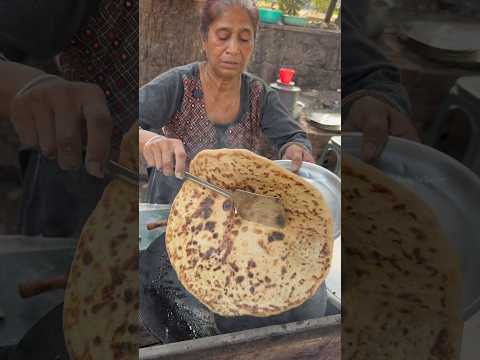 Aunty ka Viral BAAHUBALI Paratha 😱 #streetfood #shorts
