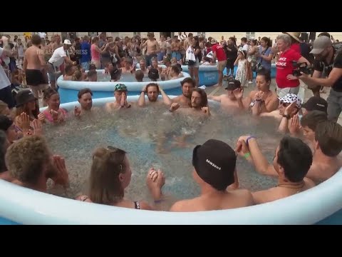 300 people in Vienna break Austrian record in ice bathing