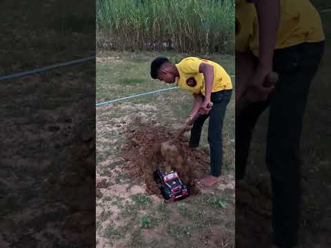 24 ghante ke liye mitti me daba di Thar RC 😳🔥 #CrazyIndian