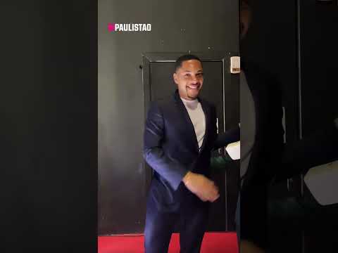 TA NA ESTICA! Até o Tigrinho reparou que o Marlinho está na estica para a Premiação 😎😂