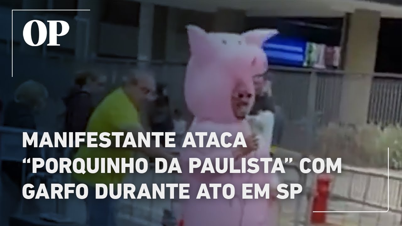 Manifestante ataca Porquinho da Paulista com garfo durante ato em SP
