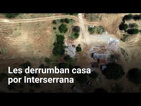 Les derrumban casa por Interserrana; ya les hacen una nueva