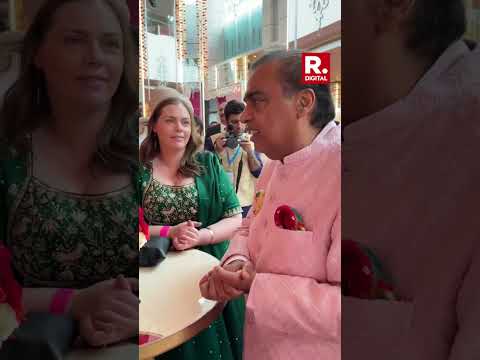 Mukesh Ambani Interacts With International Guests At Anant-Radhika's 'Aashirwad' Ceremony