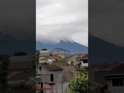 PRIA INI MEREKAM PENAMPAKAN DIDUGA NAGA DI GUNUNG SALAK😱#trending #shorts #horror #hantu #misteri