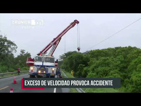 Conductor de rastra pierde el control y termina volcado - Nicaragua