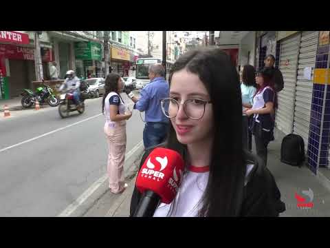 Estudantes realizam blitz educativa no centro de Caratinga para promover a paz no trânsito