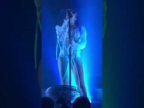 Charli XCX - I don’t wanna know - Live - Cologne, Germany 15.11.2019