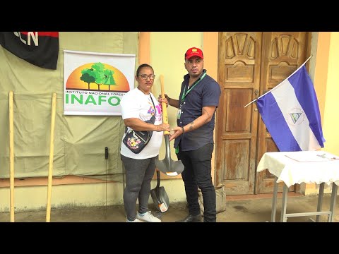 Entregan herramientas para combatir incendios forestales a comunitarios en Sabana Grande
