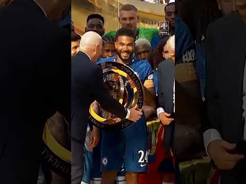 Trump lingers at Chelsea's celebration