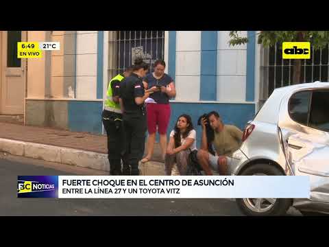 Choque entre colectivo y automóvil en centro de Asunción