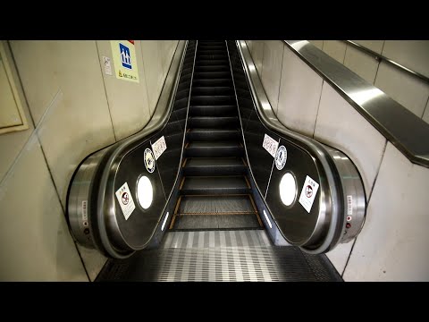 【三菱製】毘沙門台駅　昇りエスカレーター